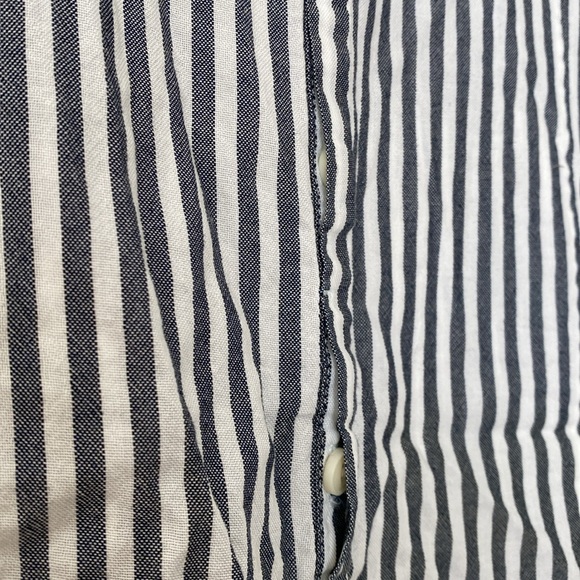 J. Crew short sleeve button up shirt in stripe. Grey and white XS - Picture 6 of 11